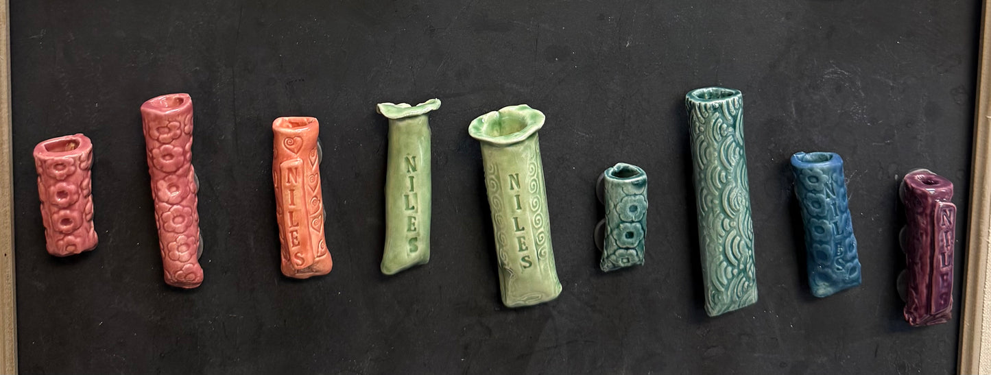 Ceramic bud vase magnet